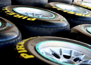 Хэмильтон, Гран-при и шины Pirelli
