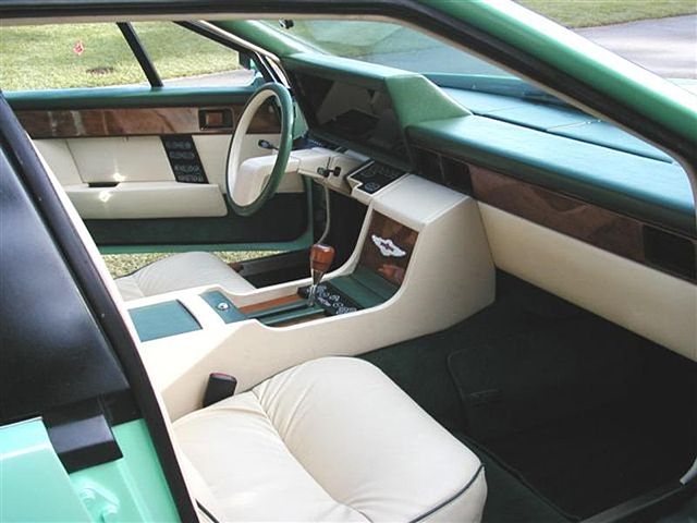   Интерьер Aston Martin Lagonda Series 2 1982 года