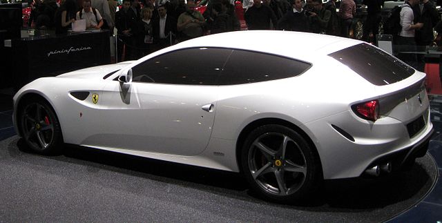   Ferrari FF на Женевском автосалоне 2011 года, вид сзади