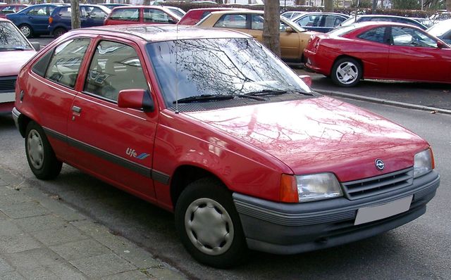   Opel Kadett E в трёхдверном кузове